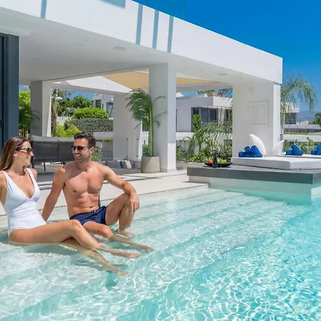 Vacation Marbella I Hanami, Private Infinity Edge-pool, Gym, Movie Theater, Night-security, Alarm System, Close To Golfs And Beaches Estepona