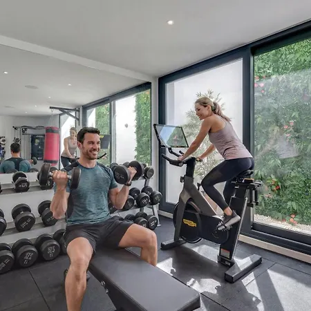Vacation Marbella I Hanami, Private Infinity Edge-pool, Gym, Movie Theater, Night-security, Alarm System, Close To Golfs And Beaches * Estepona