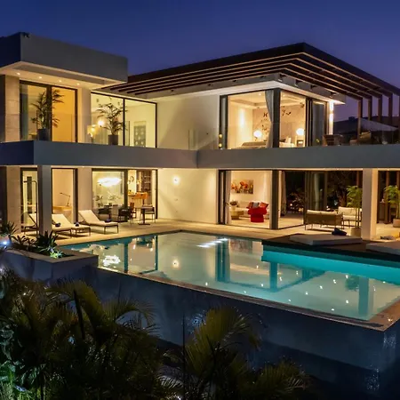 Vila Vacation Marbella I Hanami, Private Infinity Edge-pool, Gym, Movie Theater, Night-security, Alarm System, Close To Golfs And Beaches *